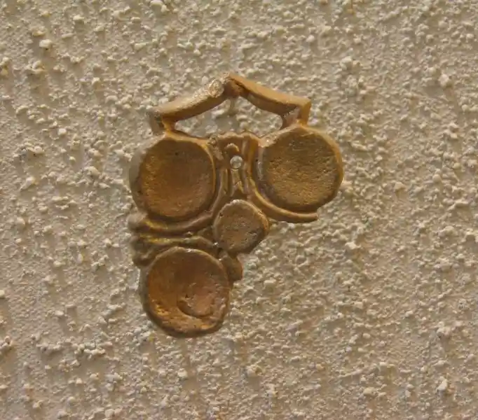 Circles forming a cross